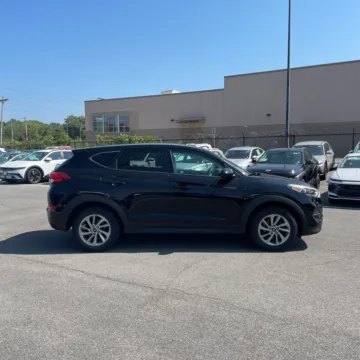 More photos of 2017 Hyundai Tucson SE at Indy Auto Man, IN