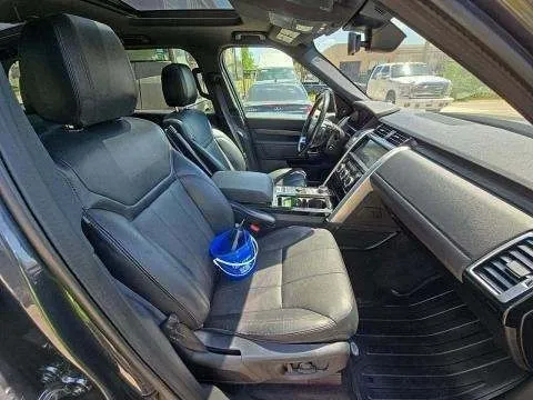 More photos of 2020 Land Rover Discovery HSE at Indy Auto Man, IN
