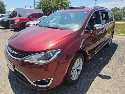 Photos of 2020 Chrysler Pacifica Limited for sale in Indianapolis, IN at Indy Auto Man