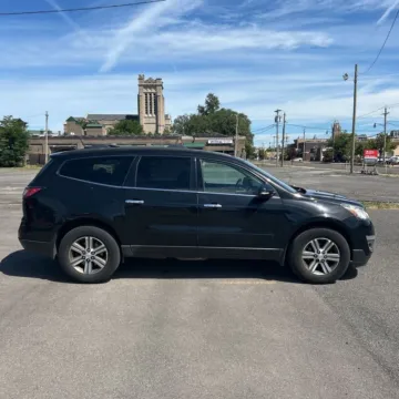 More photos of 2017 Chevrolet Traverse 2LT at Indy Auto Man, IN