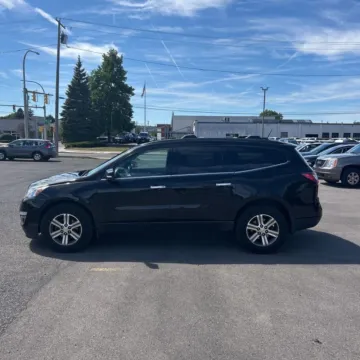 More photos of 2017 Chevrolet Traverse 2LT at Indy Auto Man, IN