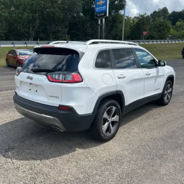 More photos of 2019 Jeep Cherokee Limited at Indy Auto Man, IN
