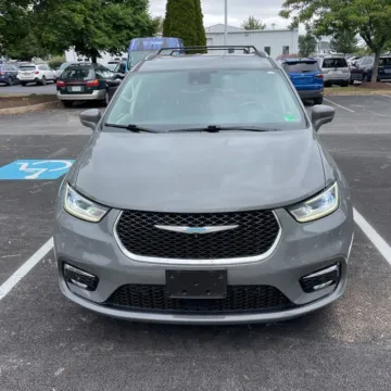 Photos of 2021 Chrysler Pacifica Hybrid Touring L for sale in Indianapolis, IN at Indy Auto Man