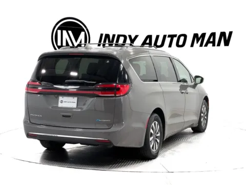 More photos of 2021 Chrysler Pacifica Hybrid Touring L at Indy Auto Man, IN