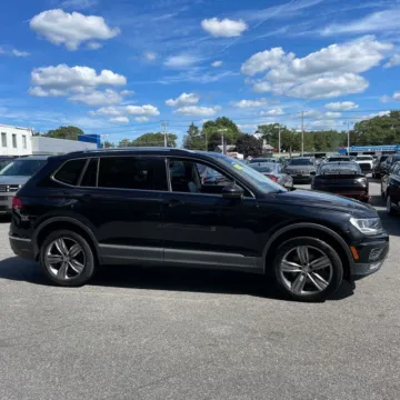 More photos of 2021 Volkswagen Tiguan 2.0T SEL at Indy Auto Man, IN