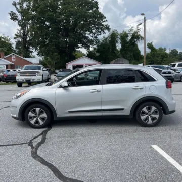 More photos of 2018 Kia Niro EX at Indy Auto Man, IN