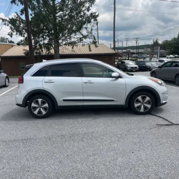 More photos of 2018 Kia Niro EX at Indy Auto Man, IN