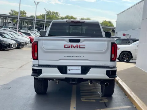 More photos of 2020 GMC Sierra 2500HD Denali at Indy Auto Man, IN