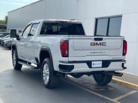 More photos of 2020 GMC Sierra 2500HD Denali at Indy Auto Man, IN