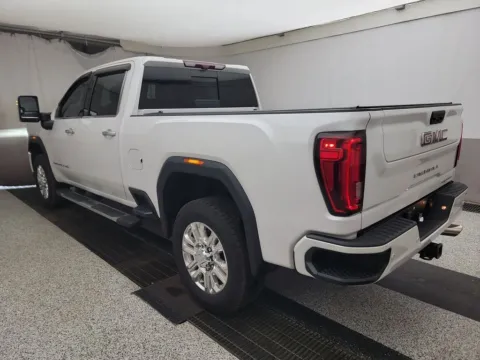 More photos of 2020 GMC Sierra 2500HD Denali at Indy Auto Man, IN