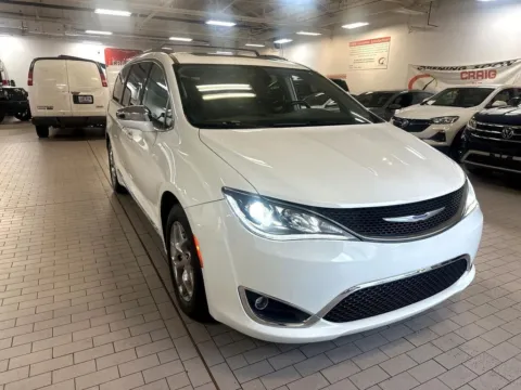 White 2018 Chrysler Pacifica Limited for sale in Indianapolis, IN