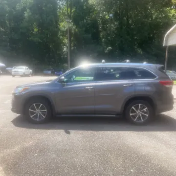 More photos of 2017 Toyota Highlander XLE at Indy Auto Man, IN