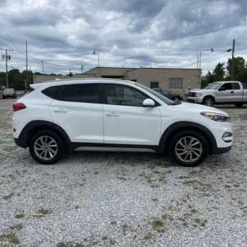 More photos of 2017 Hyundai Tucson SE Plus at Indy Auto Man, IN