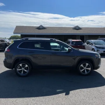 More photos of 2021 Jeep Cherokee Limited at Indy Auto Man, IN