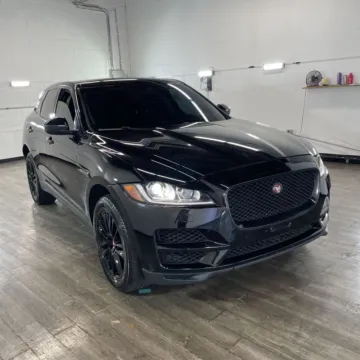Black 2020 Jaguar F-PACE 30t Prestige for sale in Indianapolis, IN