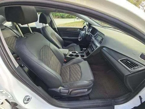More photos of 2017 Hyundai Sonata Sport at Indy Auto Man, IN
