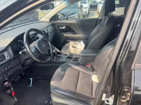 More photos of 2017 Kia Niro EX at Indy Auto Man, IN