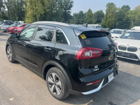More photos of 2017 Kia Niro EX at Indy Auto Man, IN