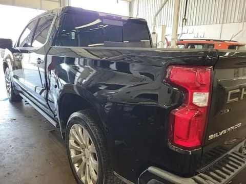 More photos of 2019 Chevrolet Silverado 1500 High Country at Indy Auto Man, IN