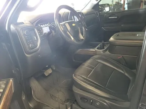 More photos of 2019 Chevrolet Silverado 1500 High Country at Indy Auto Man, IN
