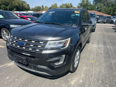 Photos of 2017 Ford Explorer XLT for sale in Indianapolis, IN at Indy Auto Man
