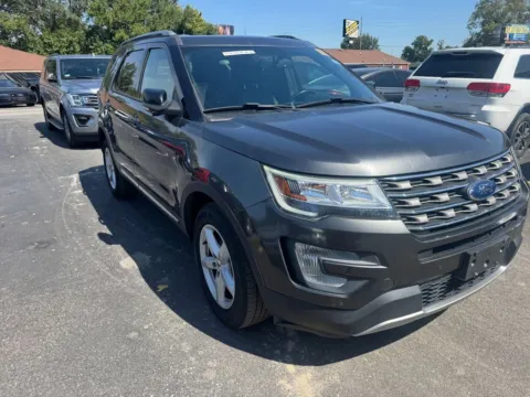 Gray 2017 Ford Explorer XLT for sale in Indianapolis, IN