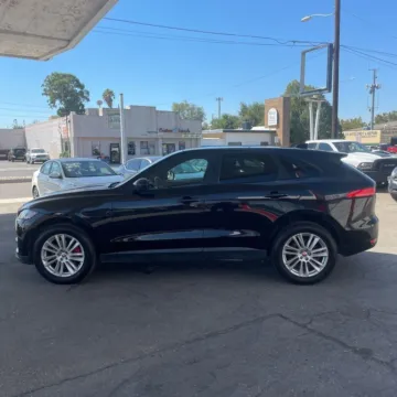 More photos of 2018 Jaguar F-PACE 35t Prestige at Indy Auto Man, IN