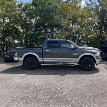 More photos of 2017 Ram 1500 Laramie at Indy Auto Man, IN