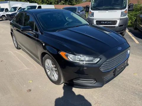 Black 2018 Ford Fusion Hybrid SE for sale in Indianapolis, IN
