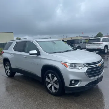 Silver 2019 Chevrolet Traverse 3LT for sale in Indianapolis, IN