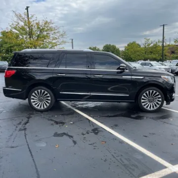 More photos of 2019 Lincoln Navigator L Reserve at Indy Auto Man, IN