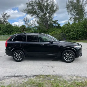 More photos of 2016 Volvo XC90 T6 Momentum at Indy Auto Man, IN
