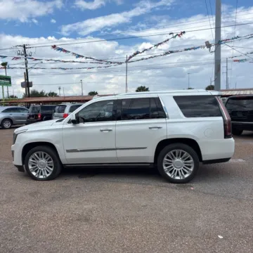More photos of 2016 Cadillac Escalade Platinum Edition at Indy Auto Man, IN