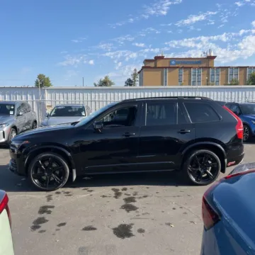 More photos of 2018 Volvo XC90 Hybrid T8 Momentum at Indy Auto Man, IN