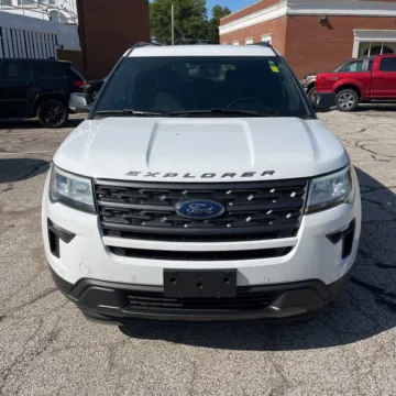Photos of 2018 Ford Explorer XLT for sale in Indianapolis, IN at Indy Auto Man