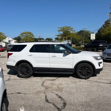 More photos of 2018 Ford Explorer XLT at Indy Auto Man, IN