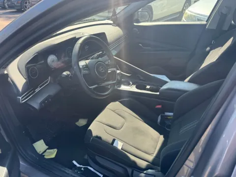 More photos of 2023 Hyundai Elantra SEL at Indy Auto Man, IN