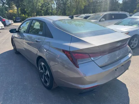 More photos of 2023 Hyundai Elantra SEL at Indy Auto Man, IN