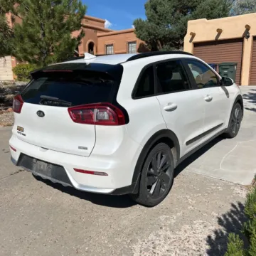 More photos of 2017 Kia Niro EX at Indy Auto Man, IN