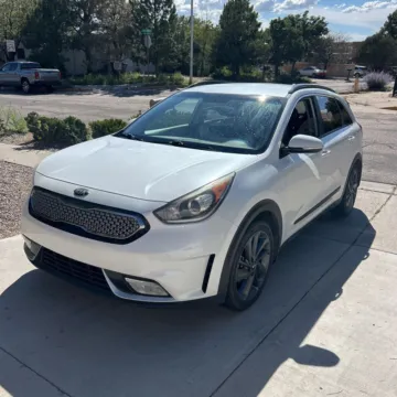 Photos of 2017 Kia Niro EX for sale in Indianapolis, IN at Indy Auto Man