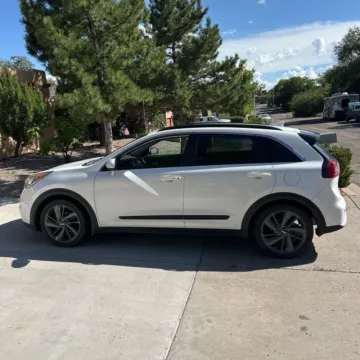 More photos of 2017 Kia Niro EX at Indy Auto Man, IN