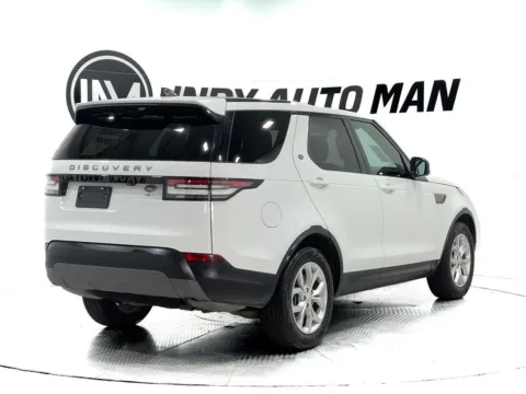 More photos of 2019 Land Rover Discovery SE at Indy Auto Man, IN