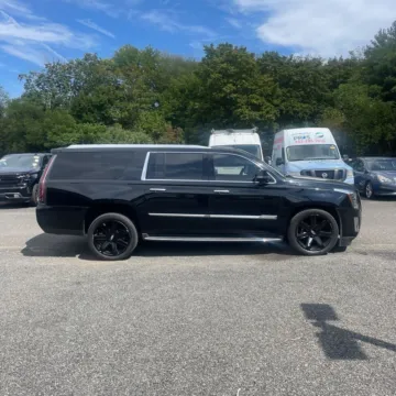 More photos of 2018 Cadillac Escalade ESV Luxury at Indy Auto Man, IN