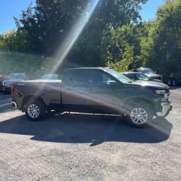More photos of 2019 Chevrolet Silverado 1500 LT at Indy Auto Man, IN