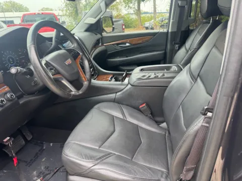More photos of 2016 Cadillac Escalade Luxury at Indy Auto Man, IN