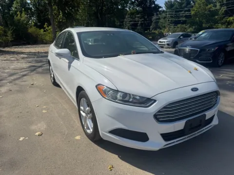 White 2013 Ford Fusion SE for sale in Indianapolis, IN