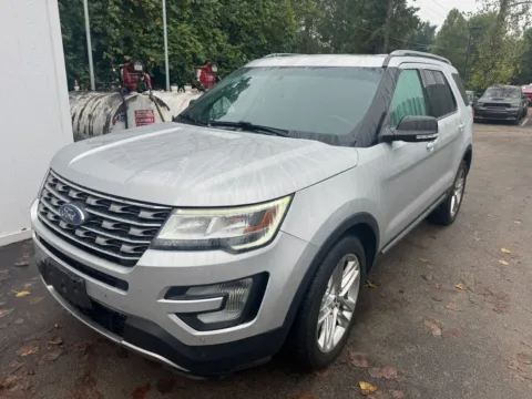 Photos of 2017 Ford Explorer XLT for sale in Indianapolis, IN at Indy Auto Man