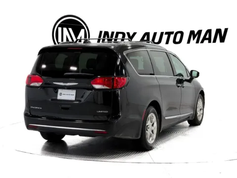 More photos of 2017 Chrysler Pacifica Limited at Indy Auto Man, IN