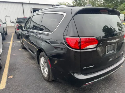 More photos of 2017 Chrysler Pacifica Limited at Indy Auto Man, IN