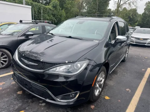Photos of 2017 Chrysler Pacifica Limited for sale in Indianapolis, IN at Indy Auto Man
